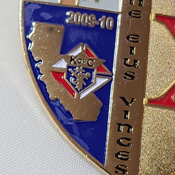 2009-10 Knights of Columbus California Shield Pin In His Name You Will Overcome - Picture 3 of 8